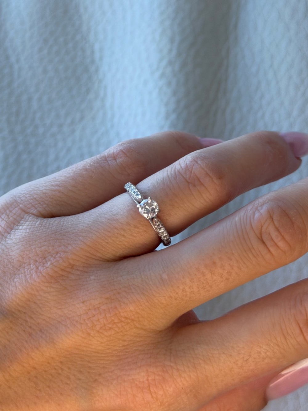 18k 6 US Engagement RIng with natural diamonds pave